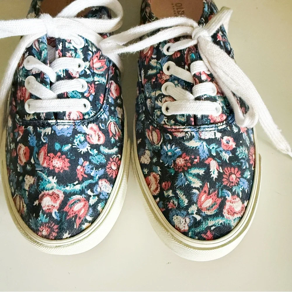 Old Navy Girls Floral Canvas Sneakers Navy Multicolor Lace-Up Size 4